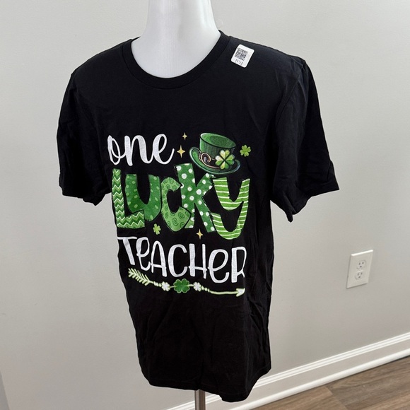 Gildan Men’s Small St Patrick’s Day  Lucky Teacher Shirt - Picture 3 of 4